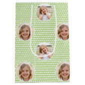 Verjaardag Kinderen Aangepaste Foto Groene Hartjes Medium Cadeauzakje (Achterkant)