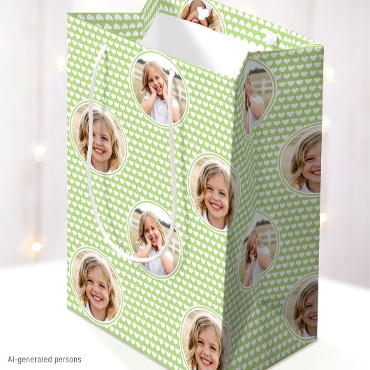 Verjaardag Kinderen Aangepaste Foto Groene Hartjes Medium Cadeauzakje