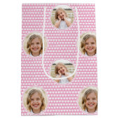 Verjaardag Kinderen Aangepaste Foto Roze Harten Medium Cadeauzakje (Achterkant)