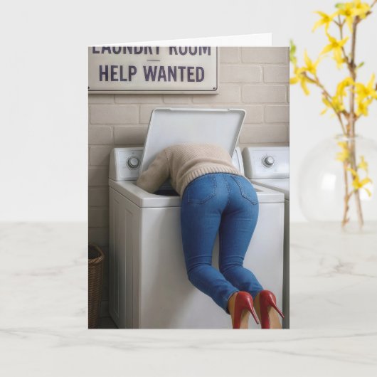 Verjaardag Korte Vrouw HoofdFirst In Een Wasmachin Kaart (Gele Bloem)
