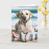 Verjaardag Labrador Retriever met Bikini Top Kaart (Gele Bloem)