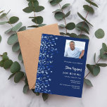 Verjaardag marine blauwe foto confetti luxe kaart<br><div class="desc">Een moderne,  elegante en uitnodigende. Een marineblauwe achtergrond versierd met blauwe confetti. Personaliseer en voeg foto's,  een naam en partijgegevens toe. Witte tekst.</div>