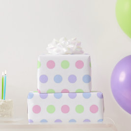 Verjaardag met waterverf pasteltinten en polka sti cadeaupapier