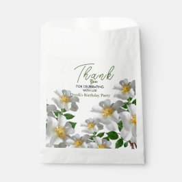 Verjaardag met witte bloem bedankzakje