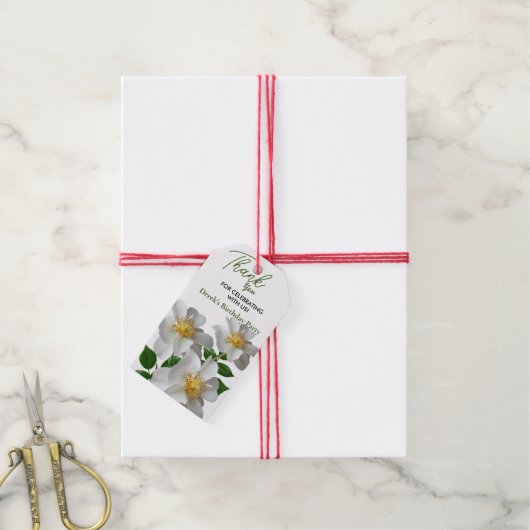 Verjaardag met witte bloem cadeaulabel (Met Touw)