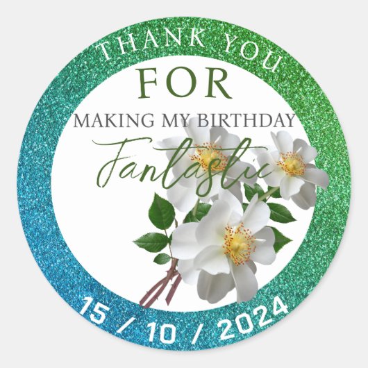 Verjaardag met witte bloem ronde sticker (Voorkant)