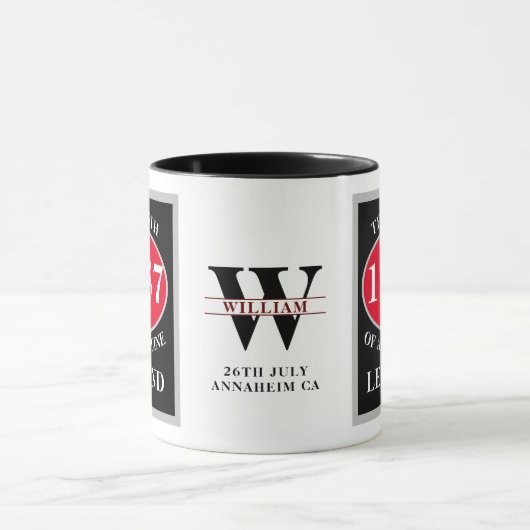 Verjaardag Monogram Jaar toevoegen en Naam Zwart R Mok (Midden)