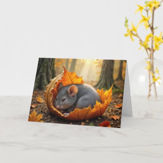 Verjaardag Muis Napping In Een Herfst Blad Kaart (Gele Bloem)
