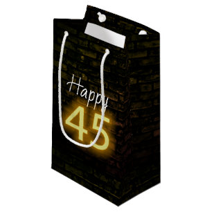 Verjaardag Neon 45 Bord op Baksteen Klein Cadeauzakje