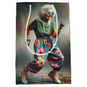 Verjaardag Oude Dame Dansen Medium Cadeauzakje (Voorkant)
