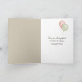 Verjaardag oude dame danst op een grammofoon kaart (Binnen)