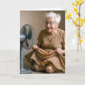 Verjaardag Oude Dame Koelt Af Met Een Ventilator Kaart (Gele Bloem)