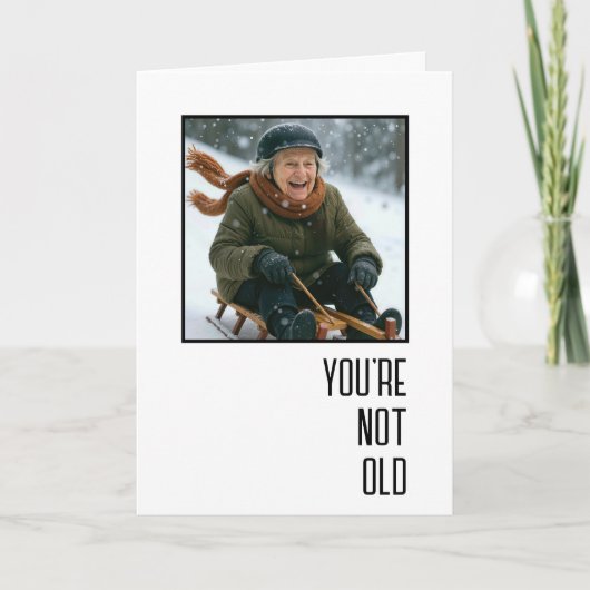 Verjaardag Oude Dame Skiënde de Heuvel Af Kaart (Voorkant)