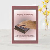 Verjaardag, oude handen, versleten Bijbel, religie Kaart (Gele Bloem)