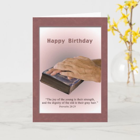 Verjaardag, oude handen, versleten Bijbel, religie Kaart (Gele Bloem)