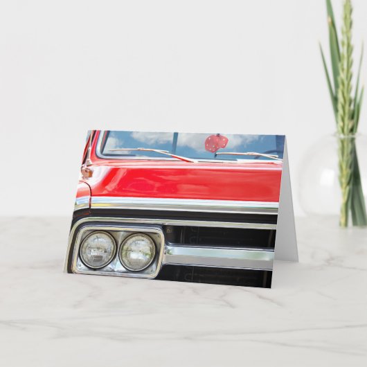 Verjaardag oude rode vrachtwagen met fuzzy dobbels kaart (Voorkant)