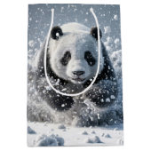 Verjaardag Panda Beer in sneeuwvlokken Medium Cadeauzakje (Voorkant)