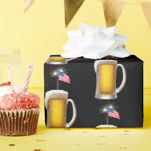 Verjaardag Patriottisch Bier met Vlag en Sparklers Cadeaupapier (Verjaardagsfeest)