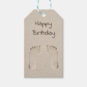 Verjaardag Prints op blote voeten in Beach Sand Cadeaulabel (Voorkant)