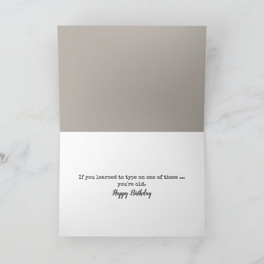 Verjaardag Retro Typewriter met madeliefjes Kaart (Binnen)