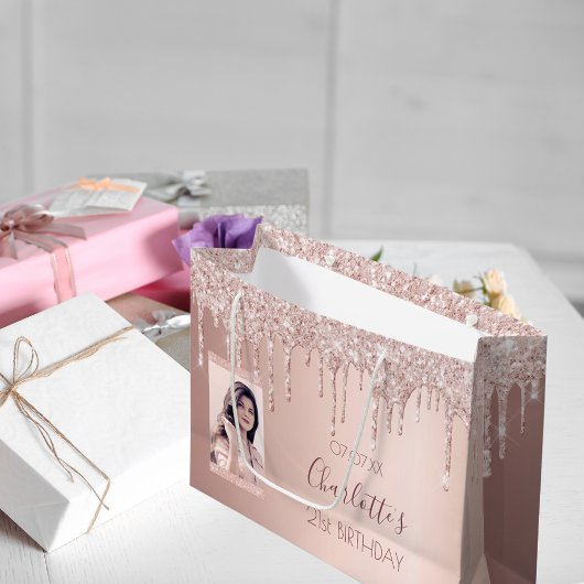 Verjaardag roos gouden foto roze druppels groot cadeauzakje