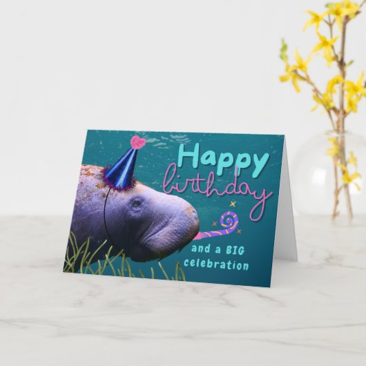 Verjaardag Schattigee Manatee op het feest Kaart (Gele Bloem)
