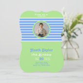 Verjaardag Stripes Blauw⎮Wit Groen Uitnodiging (Staand voorkant)