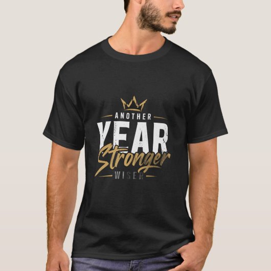 Verjaardag T-shirt voor mannen: Another Year Stron (Voorkant)