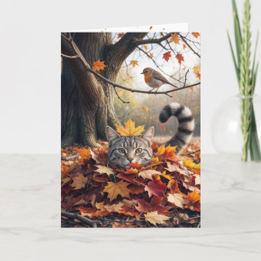 Verjaardag Tabby Cat in een herfstbladstapel Kaart (Voorkant)