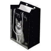 Verjaardag Tabby Kat In Doorway Medium Cadeauzakje (Voorkant Gekanteld)