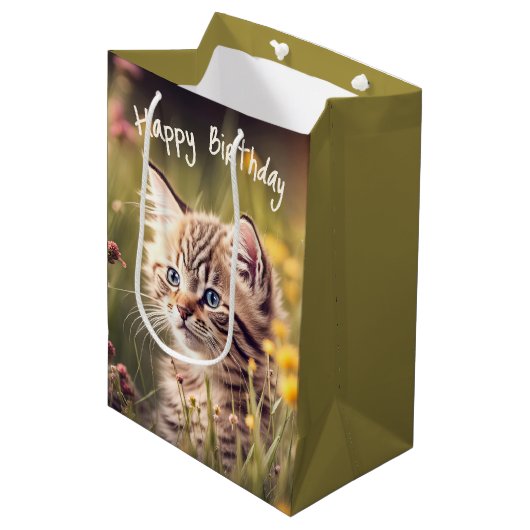 Verjaardag Tabby Kitten In Wildbloemen Medium Cadeauzakje (Voorkant Gekanteld)