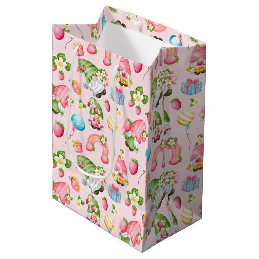 Verjaardag van aardbei-kabouter tuinkabouter meisj medium cadeauzakje (Voorkant Gekanteld)