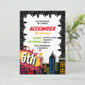 Verjaardag van alle superhelden in het stadsgebouw kaart (Staand voorkant)