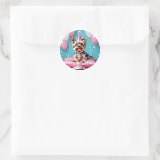 Verjaardag van Cute Roze Yorkie Ronde Sticker (Tas)