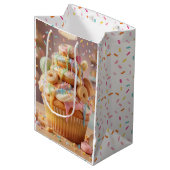 Verjaardag van Grilleg Cupcake Meisje Medium Cadeauzakje (Voorkant Gekanteld)