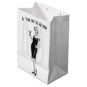 Verjaardag Verfijnde Vrouw Met Martini Medium Cadeauzakje