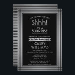 Verjaardag verrassingsfeest Shhh! Elegant zwart Kaart<br><div class="desc">Kun je een geheim bewaren? Nodig familie en vrienden uit voor een leuk en spannend verjaardagsfeest met op maat gemaakte zwarte en faux silver folie feestuitnodigingen. Alle bewoordingen op deze sjabloon zijn eenvoudig te personaliseren, inclusief een bericht met de tekst "Shhh! Het is een verrassing." Het ontwerp is voorzien van...</div>