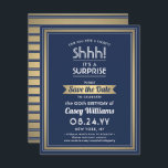 Verjaardag verrassingsfeest Shhh! Marine blauw en  Save The Date<br><div class="desc">Kun je een geheim bewaren? Nodig familie en vrienden uit voor een leuk en spannend verjaardagsfeest met aangepaste navy blue, white en gold faux folie en sla de uitnodigingen voor de date op. Alle bewoordingen op deze sjabloon zijn eenvoudig te personaliseren, inclusief een bericht met de tekst "Shhh! Het is...</div>