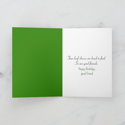 Verjaardag vier-blad klaveren in kleine handen kaart (Binnen)