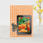 Verjaardag vlinder op elektronische tablet kaart (Gele Bloem)