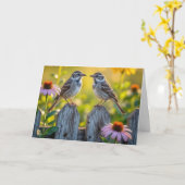 Verjaardag vogels en kegel bloemen op een houten h kaart (Gele Bloem)