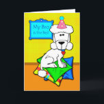 Verjaardag voor broeder, witte poedel op Kussen Kaart<br><div class="desc">Een witte standaardpoedel draagt een verjaardagskraag en een pet. Aan de muur hangt een bordje "Mijn broer is de beste". De hond zit op kleurrijke kussens. Verjaardag met huisdier-/dierenthema voor broeder wenskaart. Poedelkop met dank aan theobroma/OpenClipArt. Afbeelding- en verscopyright ©Shoaff Ballanger Studios.</div>