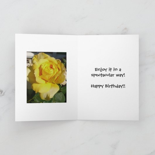Verjaardag voor iedereen, gele roos. kaart (Binnen)