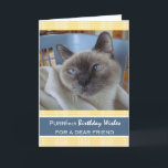 Verjaardag voor vriend, kat in wasmand kaart<br><div class="desc">Pure verjaardagswensen voor vrienden. Kaart toont een foto van een schattige Applehead Blue Point Siamese kat in een wasmand. Verjaardagspapier wenskaart voor een speciaal persoon die houdt van alle dingen katachtige. Geel en wit geplakte achtergrond. Afbeelding en verscopyright © Shoaff Ballanger Studios.</div>