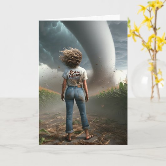 Verjaardag Vrouw Storm Chaser Kijken naar een Torn Kaart (Gele Bloem)