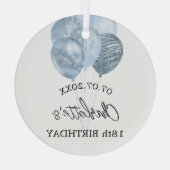 Verjaardag witte blauwe ballonnen naam glas ornament (Achterkant)