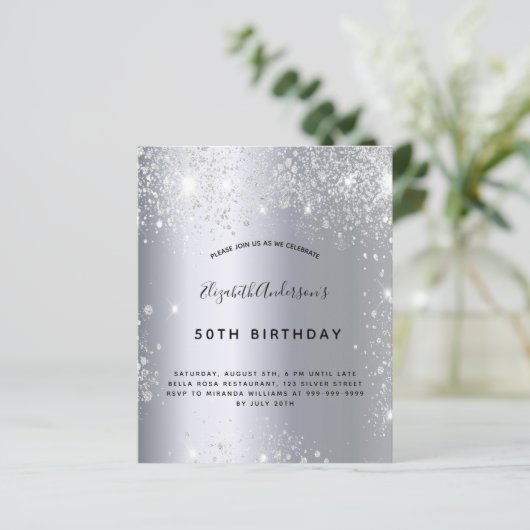 Verjaardag zilveren glitter uitnodiging (Staand voorkant)