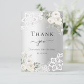 Verjaardag zilveren witte bloemenkant bedankkaart (Staand voorkant)