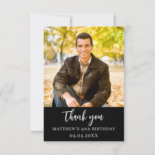 Verjaardag zwart wit foto eenvoudig script bedankkaart (Voorkant)