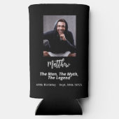 Verjaardag zwart wit foto man myth legende seltzer blikjeskoeler (Achterkant)